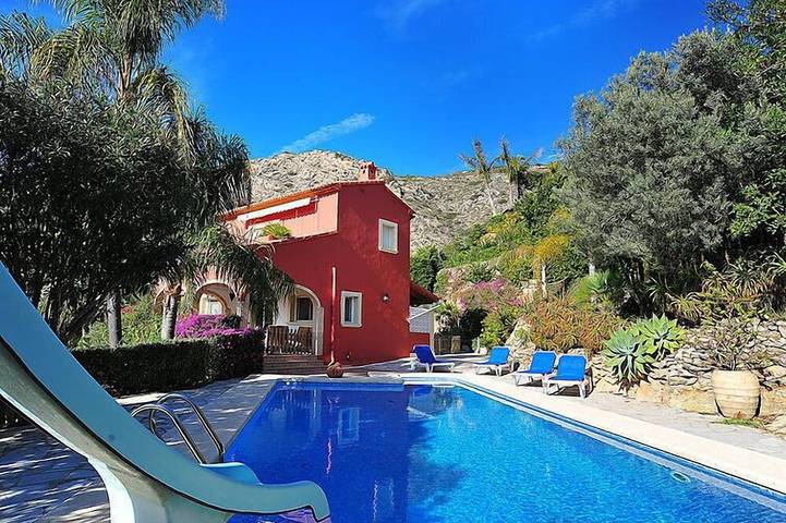 Ferienhaus für 6 Personen, mit Pool und Garten in Nova Xabia