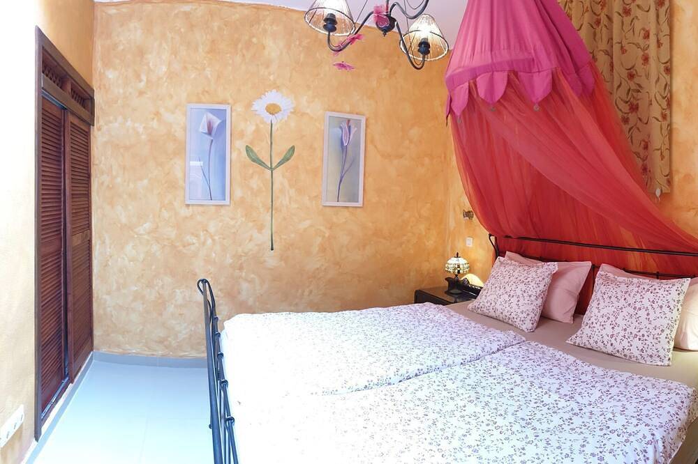 Romántica, histórica casa de campo con jardín tropical. in Arico Viejo, Arico