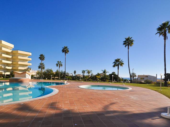 Ferienwohnung für 6 Personen, mit Balkon und Terrasse sowie Garten und Kinderpool in Galé