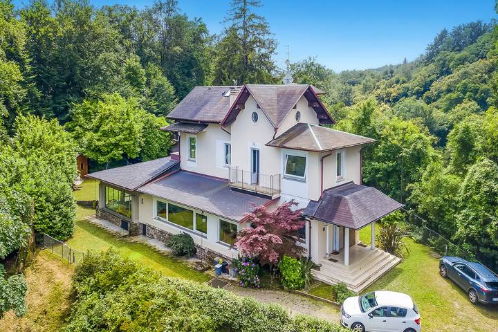 Villa für 8 Personen, mit Seeblick und Pool sowie Balkon und Sauna am Lago Maggiore