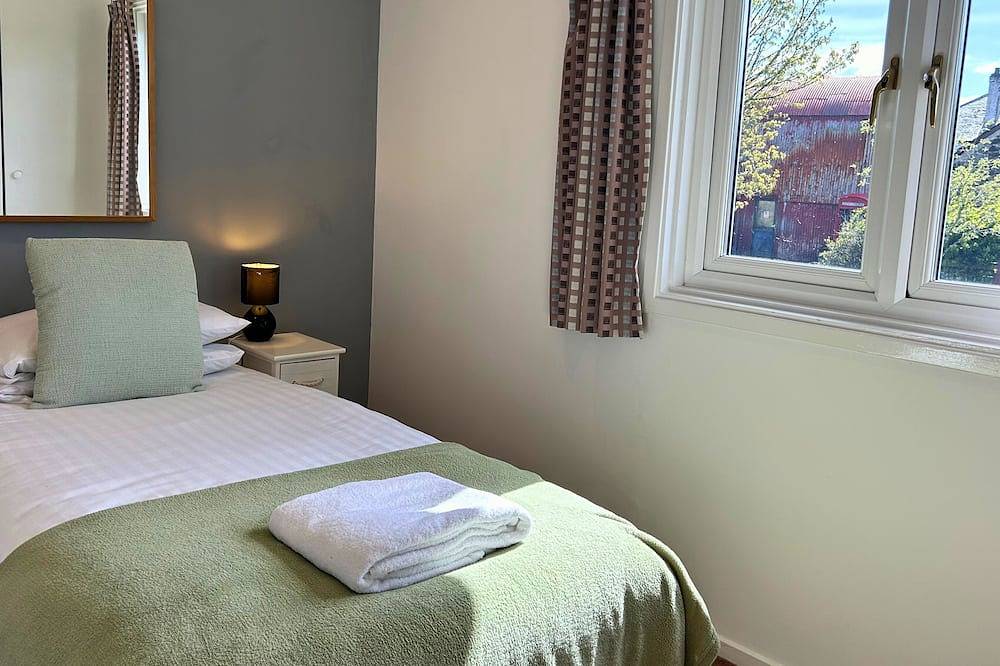 Skye -  a chalet that sleeps 3 guests  in 2 bedrooms in Oban, Loch Linnhe