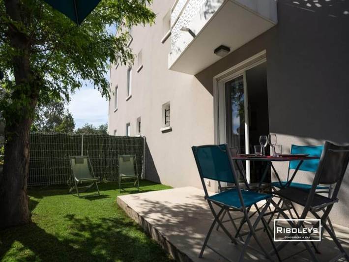 Gîte pour 4 personnes, avec jardin, adapté aux familles dans Plage de la Farinette - 2