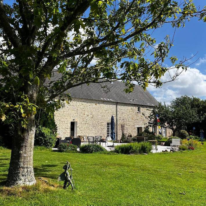 Chambre d’hôte pour 3 personnes, avec vue et jardin dans Golleville