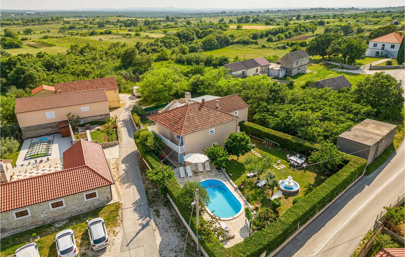 Ferienhaus für 8 Personen mit Terrasse in Poličnik, Zadar