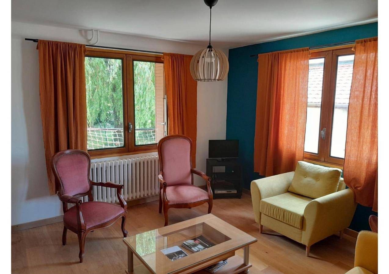 Appartement entier, One-Bedroom Apartment in Die, Parc naturel régional du Vercors
