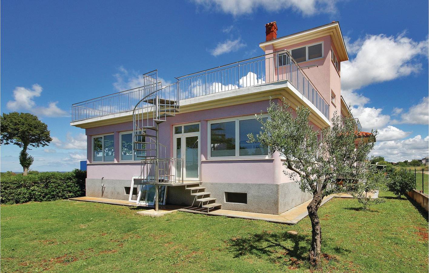 Ganze Ferienwohnung, Gemütliche 2-Zimmer-Wohnung mit Pool und Terrasse in der Nähe des Stadtzentrums von Vodnjan in Vodnjan, Grad Vodnjan