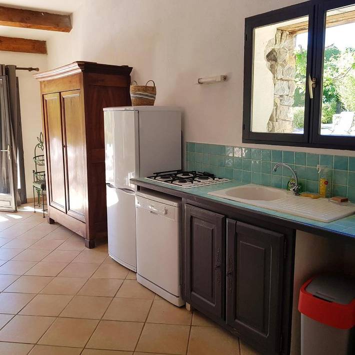Location de vacances pour 12 personnes, avec piscine ainsi que terrasse et jardin à Saint-Julien-de-la-Nef - 4