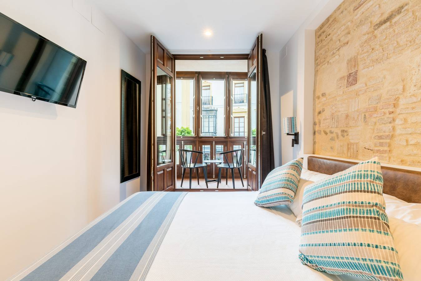Ganze Wohnung, Suite Balkon Magdalena: Private Terrasse, Pool & Wlan im Herzen von Sevilla in Casco Antiguo, Sevilla