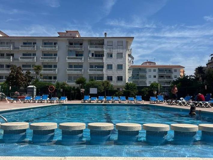 Vakantieappartement voor 4 personen, with Terras and Tuin as well as Zwembad in Blanes
