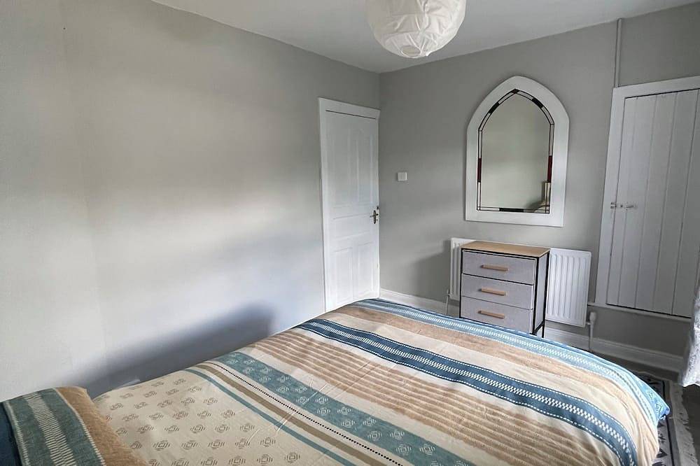 Serene 3-bedroom City Home in charming Kilkenny perfect for relaxing stays in Kilkenny, County Kilkenny