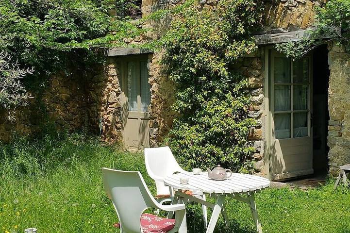 Gîte pour 2 personnes, avec jardin, animaux acceptés à Saint-Just-et-le-Bézu