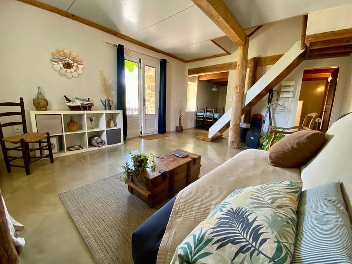 Location de vacances pour 4 personnes, avec vue ainsi que piscine et jardin, animaux acceptés à Lachapelle-sous-Aubenas - 2