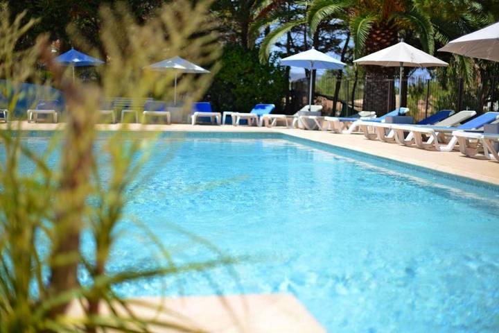 Appart’hôtel pour 2 personnes, avec Balcon et Terrasse ainsi que Jardin et Piscine