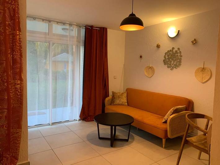 Gîte pour 2 personnes, avec piscine ainsi que jardin et terrasse dans Plage de Folle Anse - 2