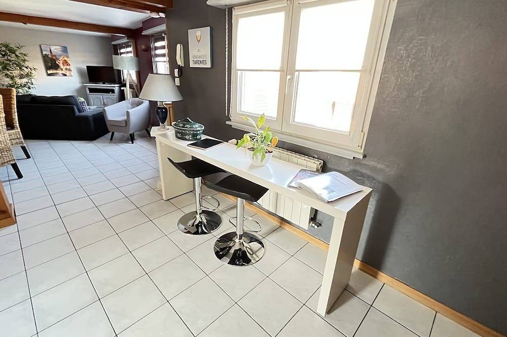 Entire apartment, Gite géranium located in Eguisheim with private parking, 10km from Colmar in Eguisheim, Parc naturel régional des Ballons des Vosges