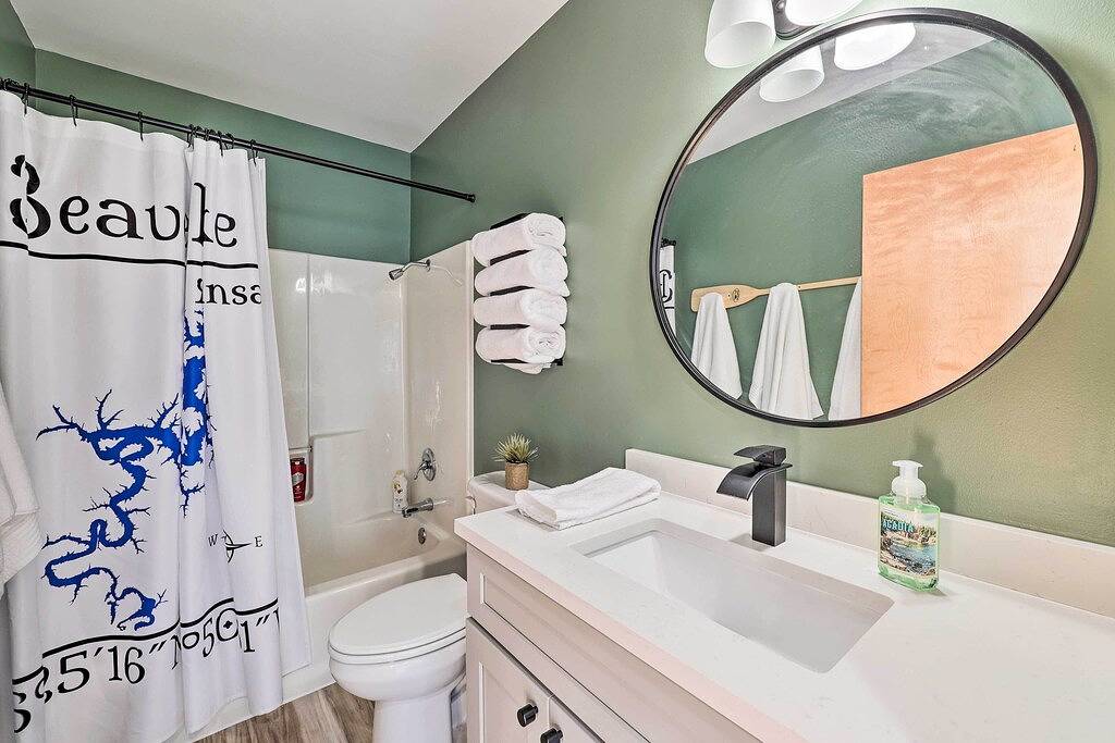 'Foxtail' Cabin Retreat: Steps to Beaver Lake! in Beaver Lake