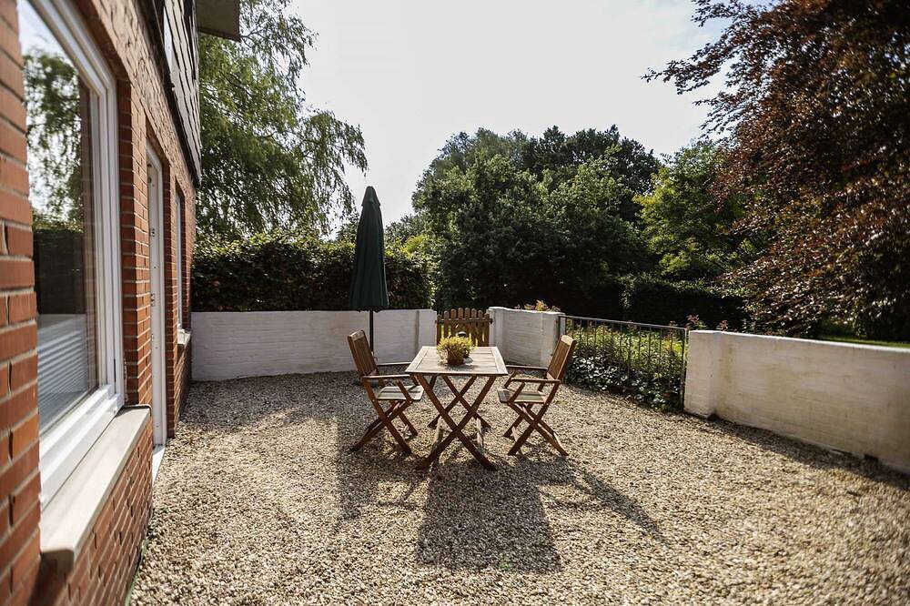 Ganze Wohnung, Die Ferienwohnung 04 Sonnenschein hat eine eingezäunte Süd-West Terrasse in Krummsee, Malente