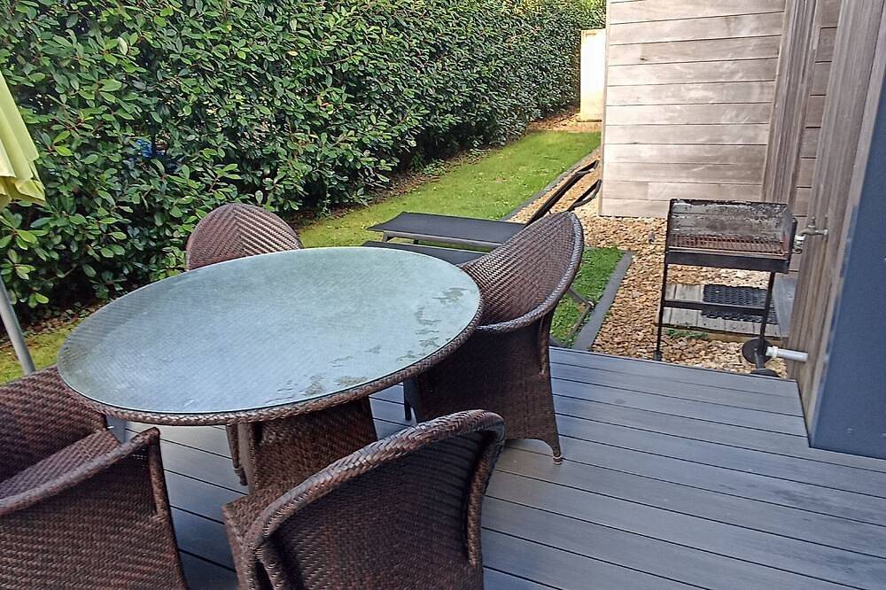 Apartamento entero, Pretty cottage with swimming pool 5 minutes from the beach under the name \"Ilur\". in Le Tour-du-Parc, Côte des Mégalithes