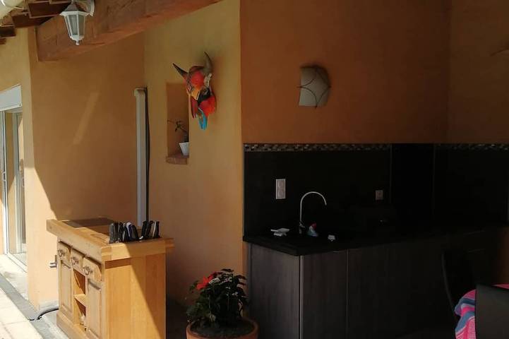 Apartamento entero, Charming independent studio in Martigues town center, swimming pool, spa in Martigues, Costa mediterránea (Francia)