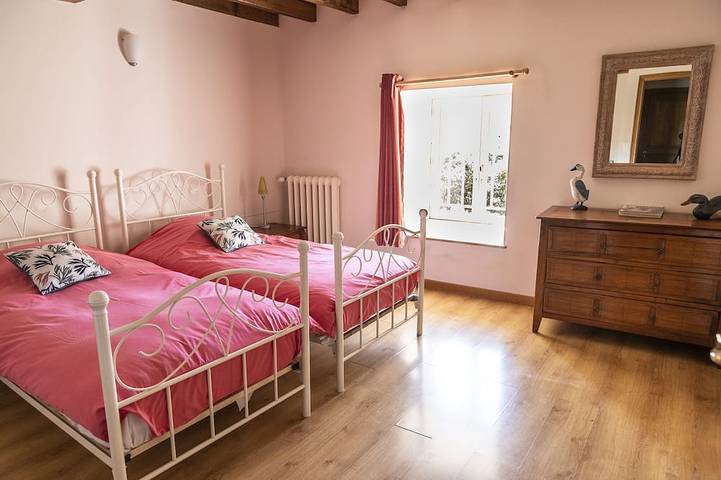 Location de vacances pour 8 personnes, avec terrasse ainsi que sauna et piscine à Asquins - 3
