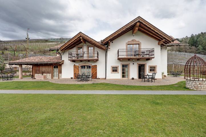 Apartamento entero, Apartamento 'Royal Gala' con vistas a la montaña, jardín compartido y Wi-Fi in Coredo, Predaia