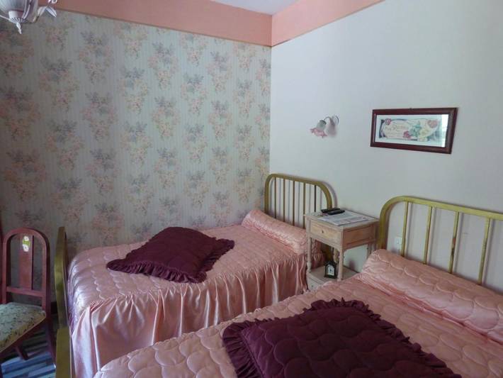 Location de vacances pour 6 personnes, avec piscine et jardin ainsi que vue et terrasse, animaux acceptés à Royères - 2