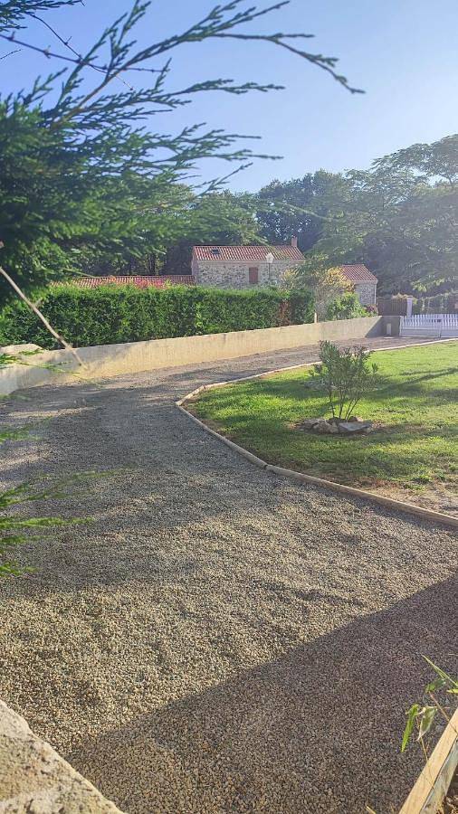 Location de vacances pour 7 personnes, avec terrasse et jardin à Landeronde - 4