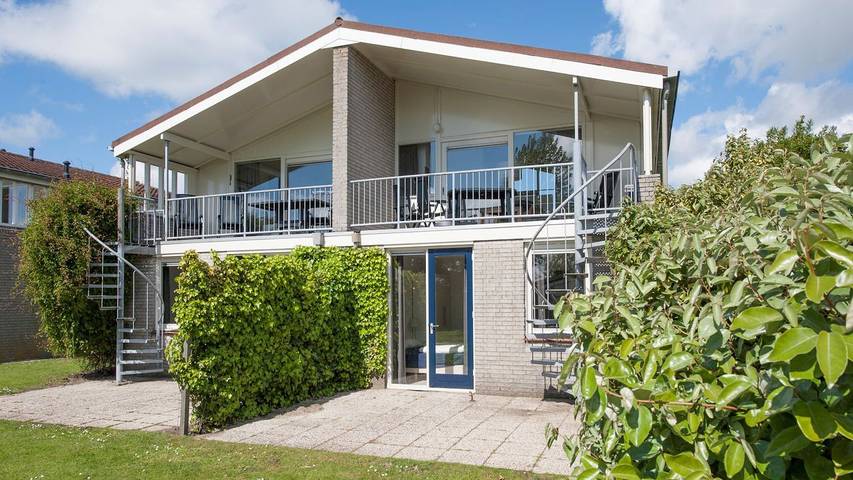 Vacation rental for 14 people, with pool and terrace, with pets in Kamperland