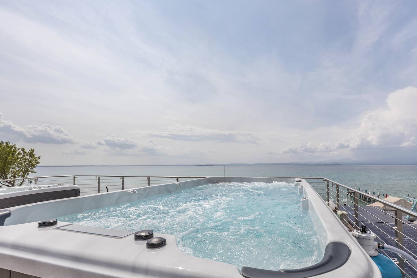 Ganze Wohnung, Ferienwohnung "Bardolino Luxury – Penthouse" mit Seeblick, Whirlpool & privatem Pool in Cisano, Bardolino