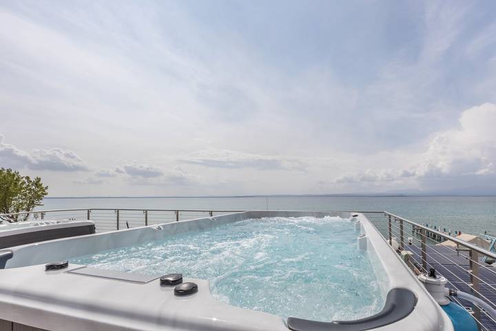 Holiday rental for 6 people, with Balcony and Hot tub as well as Lake view in Bardolino