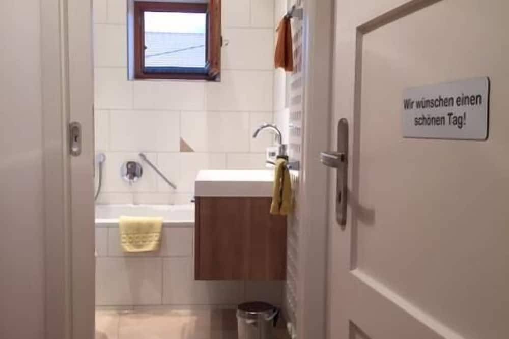 Ganze Wohnung, 4 Sterne Ferienwohnung mit Balkon 51qm für max. 4 Pers. in Wendelstein, Brannenburg