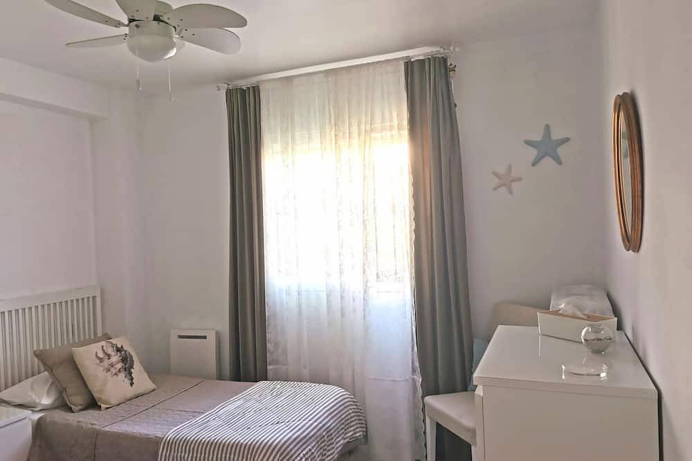 Townhouse with sea view walking distance to the beach - 1 in Urbanizacion Calahonda, Mijas