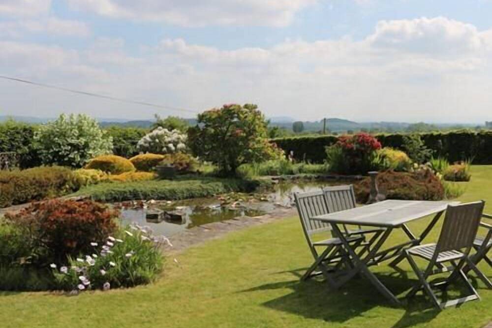 Suite-Bagno in camera con doccia-and Bath in Herefordshire