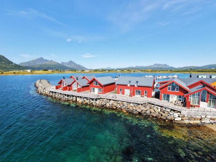 Modern seafront cabin with sauna 8 mins to Leknes in Vestvågøy