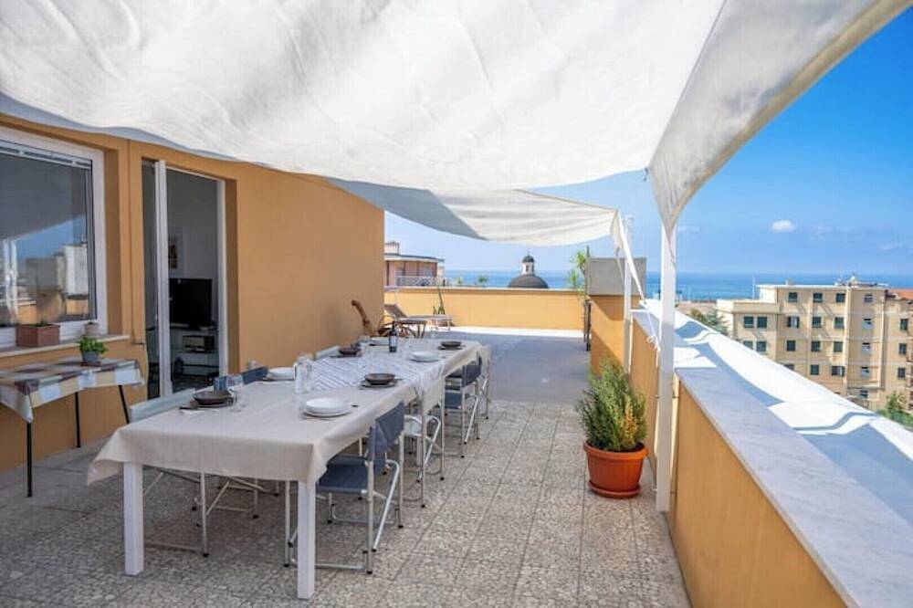 Appartamento intero, [La terrazza di Chiavari] Attico vista mare in Chiavari, Riviera di Levante