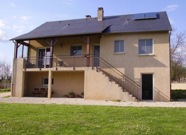 Gîte pour 6 personnes, avec jardin et balcon à Cruéjouls