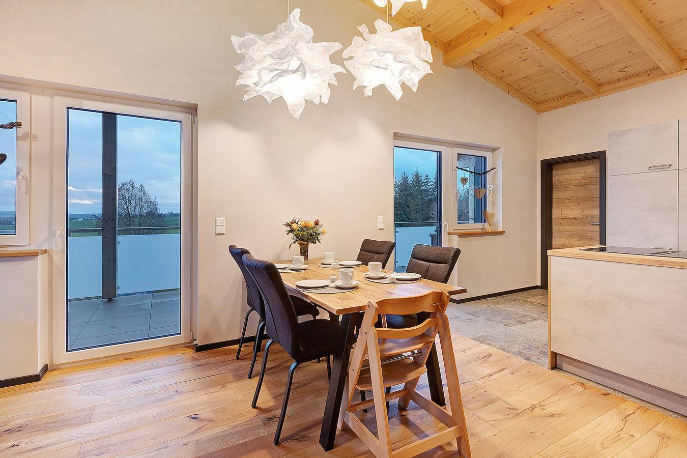 Ganze Wohnung, Ferienwohnung 'Panorama Suite' mit Balkon, Grillhüte und Infrarotkabine. in Donaueschingen, Mittlerer Schwarzwald