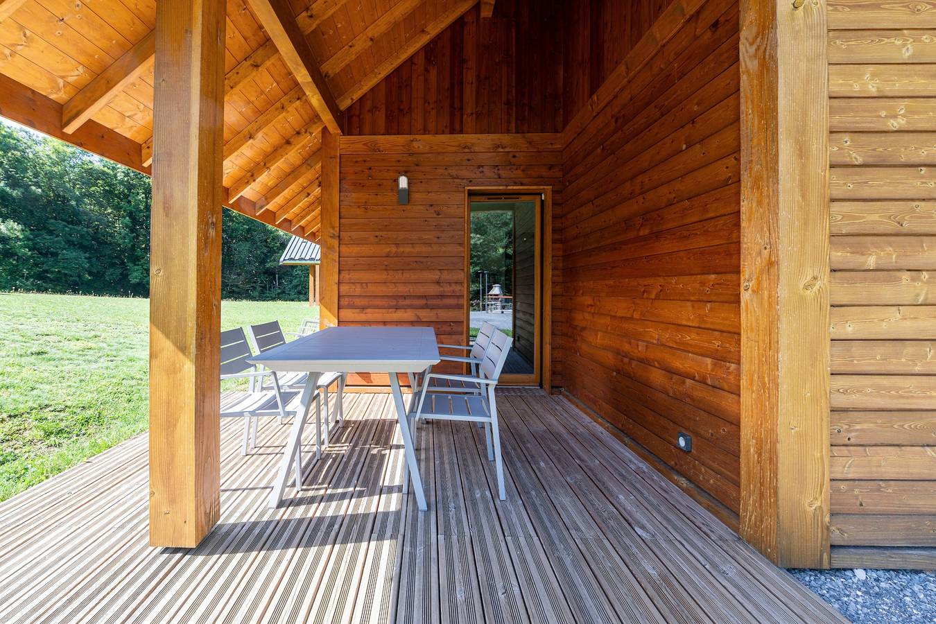 Chalet 'Belle Etoile - Val De Tamié' avec vue sur montagne, terrasse privée et Wi-Fi in Seythenex, Parc naturel régional du Massif des Bauges