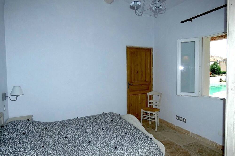 Acogedor apartamento de 2 habitaciones con piscina (2/4 pers) in Fontvieille, Region de Arles