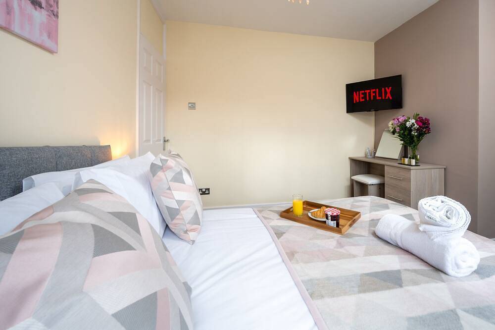 ♥ Elegant house with large garden and outdoor furniture near Nec, Jlr, Solihull in Solihull, Birmingham y alrededores