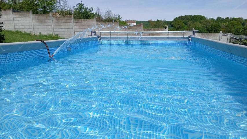 Location de vacances pour 15 personnes, avec Terrasse et Jardin ainsi que Piscine et Vue dans Ébreuil - 2
