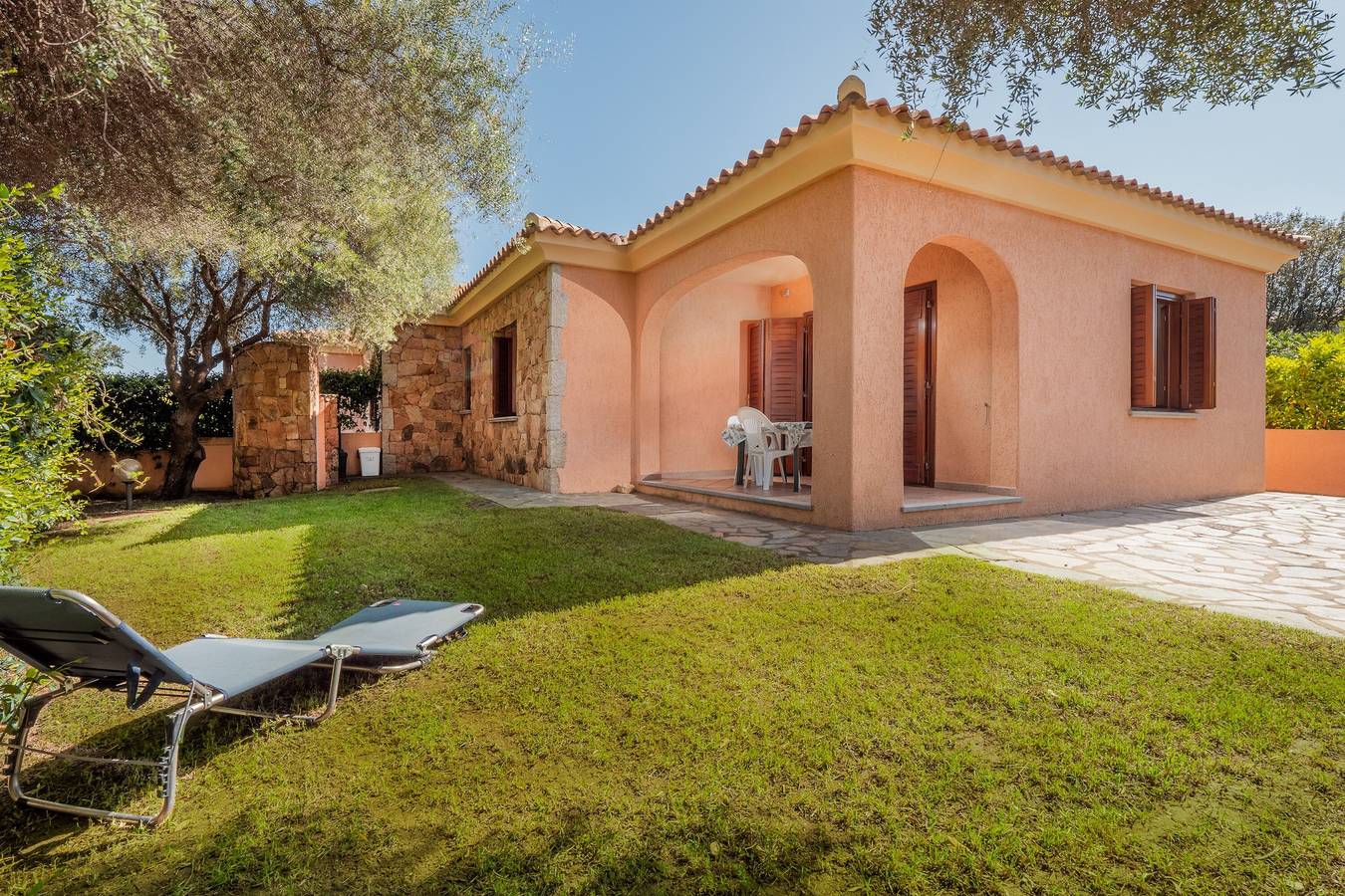 Casa vacanze 'Villetta Bifamiliare 3' con Wi-Fi, A/C, Terrazza e Giardino in San Teodoro, Olbia-Tempio
