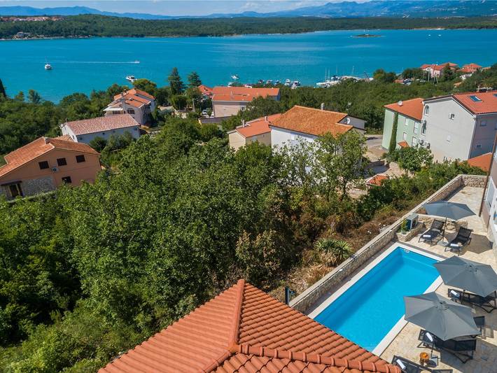 Ganze Wohnung, Ferienwohnung Dea mit beheiztem Pool und Meerblick 300m vom Strand in Komoriška, Klimno