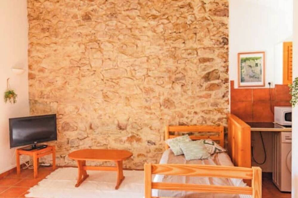 Gîte de charme pour 5 personnes au cœur du massif de Fontfroide,piscine & tennis in Narbonne, Côte méditerranéenne (France)