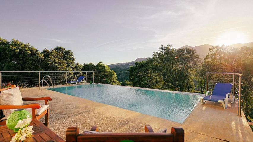 Casa rural para 6 personas, con Terraza y Jardín además de Piscina y Vistas en Benadalid