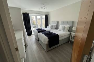 Holiday Home for 8 People in Milford-on-Sea, Hampshire, Photo 3