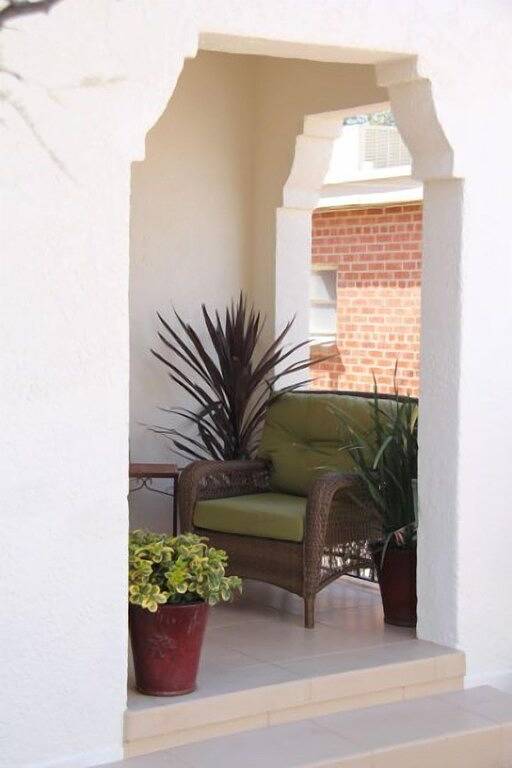 Wildblumen blühen von ~ 1920 Sam Hughes Casita ~ Villa Blanca Mariposa in Tucson, Pima County