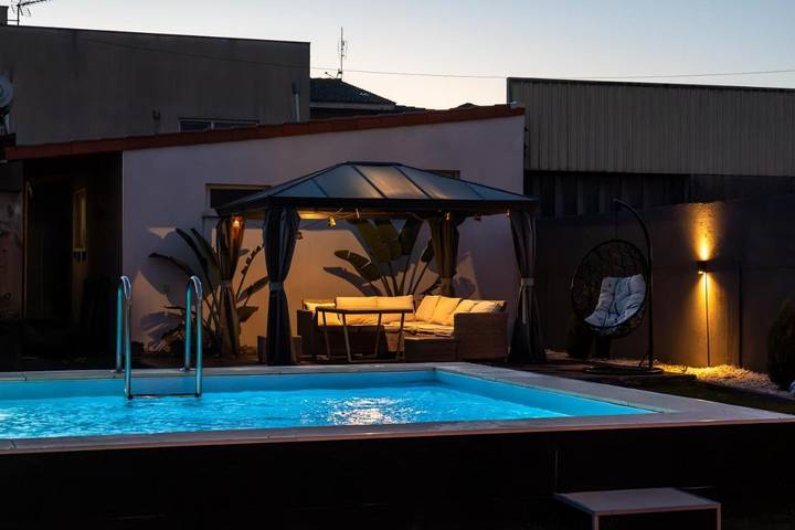 Maison de vacances pour 10 personnes, avec jacuzzi ainsi que jardin et piscine