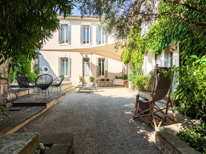 Gîte pour 8 personnes, avec piscine ainsi que jardin et terrasse dans Office De Tourisme Du Pays Des Sorgues Et Des Monts De Vaucluse - 2