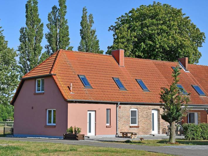 Ferienwohnung für 2 Personen, mit Terrasse und Garten in Schaprode